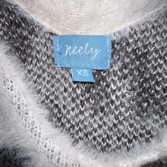 Neely Sweater Leopard Print XS (fits like s/m) from Nordstrom Double V Neck - Picture 6 of 7